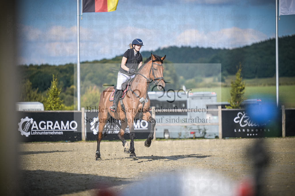 DOS_2539 | Entdecke hochwertige Reitturnierfotos von Foto Oger. Professionell, emotional und authentisch – jetzt Lieblingsmomente im Shop bestellen.Deutschlandweite Turnierfotografie. - Realisiert mit Pictrs.com