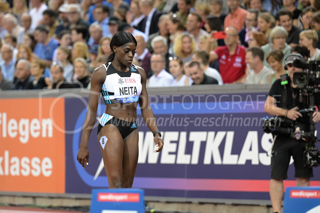 Leichtathletik: Weltklasse Zürich | 08.09.2022, Zürich, Letzigrund, Leichtathletik: Weltklasse Zürich, NEITA Daryll (GBR) nach dem Fehlstart im 100m-Lauf der Frauen. - Realisiert mit Pictrs.com