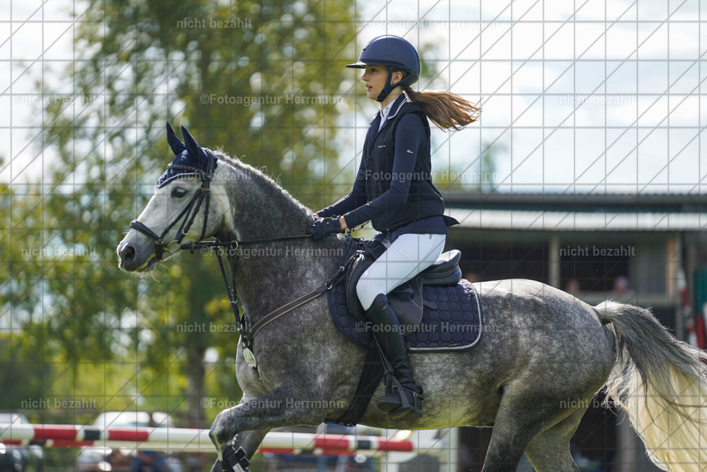 20230917-FAH09303 | Landsberg am Lech, 2023, Kaufbeuren, Kempten, Allgäu, Turnierfotografen Bayern, Fotoagentur Herrmann, Turnierbilder, Reitsport Fotos, Pferdefotograf, Augsburg, Bad Tölz, Dachau, Karlsfeld, Memmingen, Buchloe, Schwabmünchen