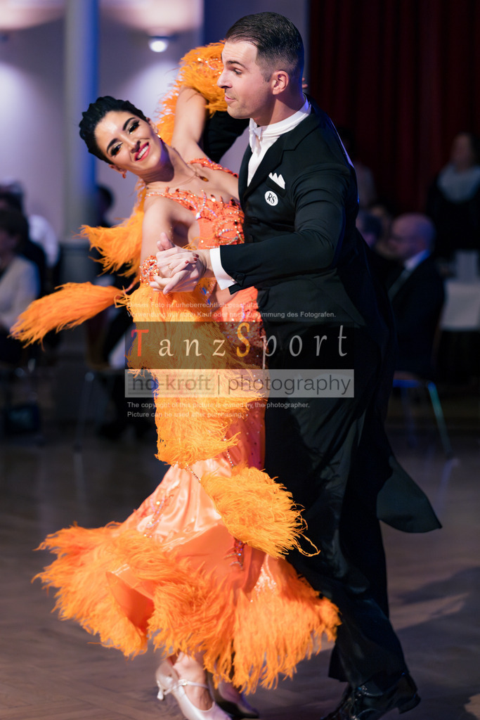 20251129_DM-HGS-S-Std_09779 | Tanzsportbilder, Standardtanz, Lateintanz, WDSF, DTV, LTVB, dancecomp, goc, hessen tanzt, blaues band der spree, walzer, tango, wiener walzer, slowfox, quickstepp, samba, rumba, cha-cha-cha, paso doble. jive, hd-kroft photography, turniertanzsport
