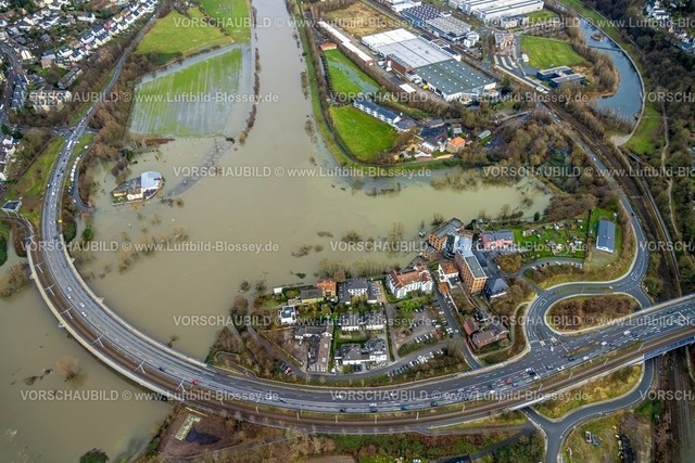 Hattingen231202331Ruhr-topaz | Luftbild, Ruhrhochwasser, Weihnachtshochwasser 2023, Fluss Ruhr tritt nach starken Regenfällen über die Ufer, Überschwemmungsgebiet Bochumer Straße am Campingplatz Ruhrbrücke in Hattingen, Landhaus Grum und Hotel Birschel-Mühle, Bäume im Wasser, Hattingen, Ruhrgebiet, Nordrhein-Westfalen, Deutschland