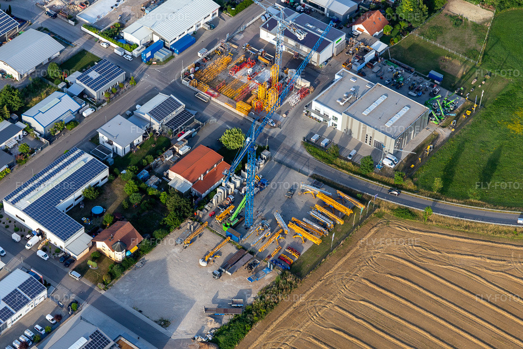 Luftbild: SCHWAB GmbH im Liedolsheim Gewerbegebiet SW im Ortsteil Liedolsheim in Dettenheim im Bundesland Baden-Württemberg in Deutschland.Foto: IMG_133425.jpg vom 12.07.2022 durch Werner Riehm/FLY-FOTO.deWWW.SCHWAB-GRUPPE.COMLogo der Hirsch & Wölfl GmbH