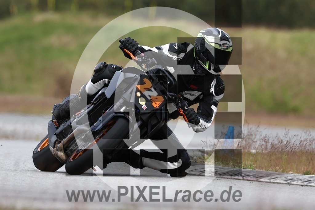 0224-20240511_05123 | Schöne Erinnerungen an spannende Momente - das festzuhalten ist unser Job. PIXELrace.de ist seit 2003 auf den Rennstrecken Europas unterwegs um die Action draußen beim Fahren und die wunderbare Stimmung imm Fahrerlager für euch einzufangen.