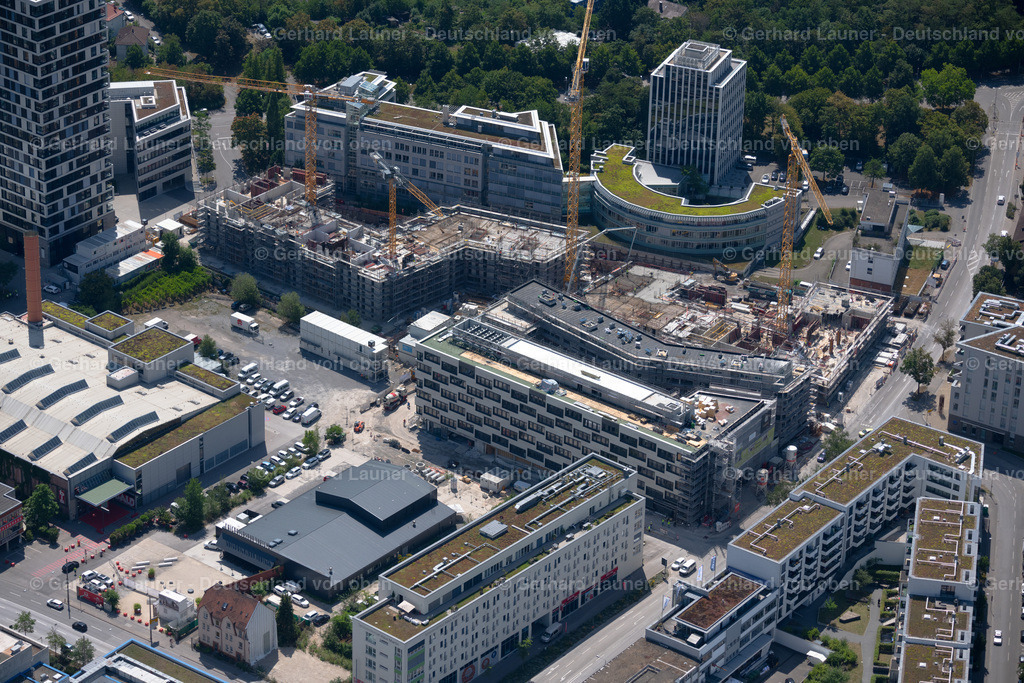 4034717 | STUTTGART 22.07.2020 Baustelle zum Neubau eines Mehrfamilien- Wohn- und Geschäftshauses MAYLIVING + MAYOFFICE an der Maybachstraße im Ortsteil Bahnhof Feuerbach in Stuttgart im Bundesland Baden-Württemberg, Deutschland. Weiterführende Informationen bei: GIEAG Immobilien AG,  Implenia AG,  KRESINGS ARCHITEKTUR GMBH,  Möhrle + Partner Freie Landschaftsarchitekten BDLA/IFLA,  kappes ipg GmbH. // Construction site for the new residential and commercial building MAYLIVING + MAYOFFICE on Maybachstrasse in the district Bahnhof Feuerbach in Stuttgart in the state Baden-Wurttemberg, Germany. Further information at: GIEAG Immobilien AG,  Implenia AG,  KRESINGS ARCHITEKTUR GMBH,  Moehrle + Partner Freie Landschaftsarchitekten BDLA/IFLA,  kappes ipg GmbH. Foto: Gerhard Launer
