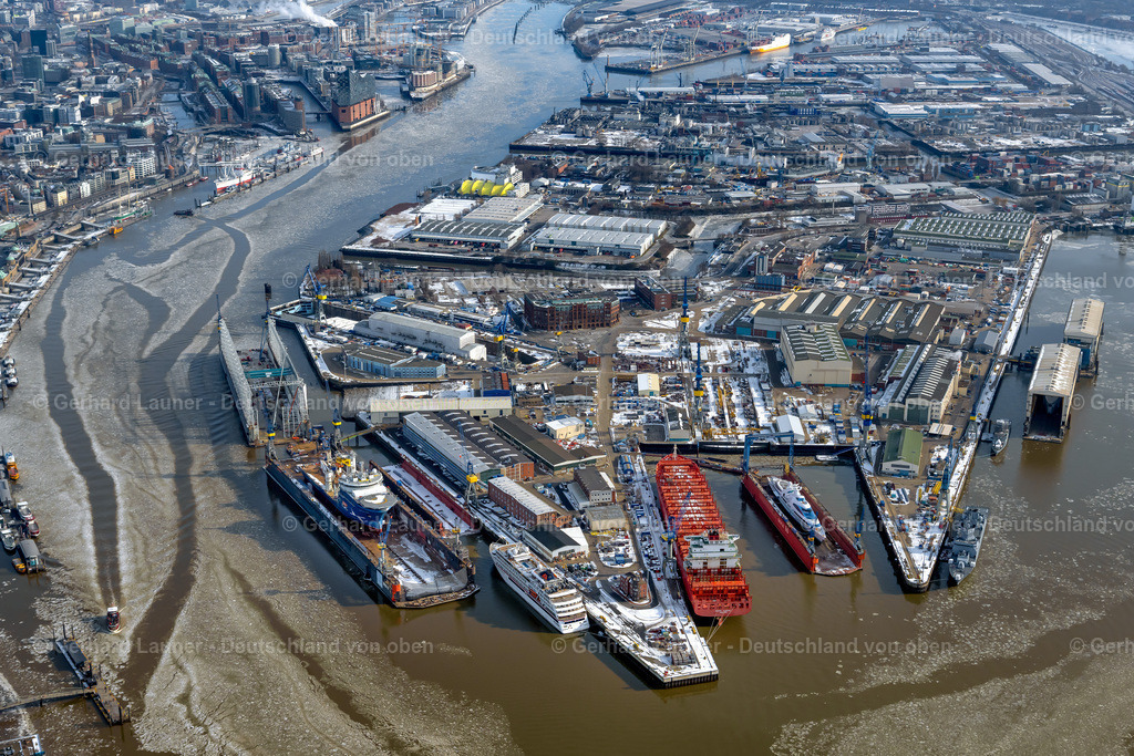 4044685 | HAMBURG 14.02.2021 Werftgelände der Schiffswerft am Ufer der Norderelbe im Ortsteil Steinwerder in Hamburg, Deutschland. Weiterführende Informationen bei: Blohm+Voss B.V. &amp; Co. KG. // shipyard on the banks of Norofelbe in the district Steinwerder in Hamburg, Germany. Further information at: Blohm+Voss B.V. &amp; Co. KG. Foto: Gerhard Launer