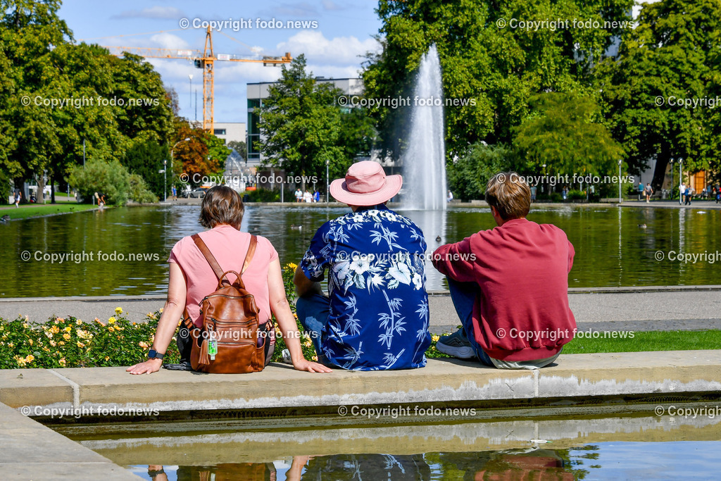 Deutschland_ Baden-Wuerttemberg_ Stuttgart_ 13.09.2025-17 | 13.09.2025, Deutschland, GER, Baden-Wuerttemberg, Stuttgart, im Bild Themenbild, Park, Entspannung, Freunde, Freizeit, Springbrunnen, Sommer, Natur, Ruhe, Sitzbank, Erholung, Außenbereich, Wasser, Gruenflaeche, Gemeinschaft, sonnig, Freizeitgestaltung, Feature, Symbolbild