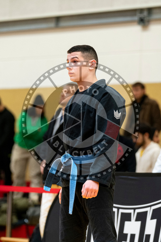 20231118PBB10109-2 | Fighters compete during the AJP Tour 600 Frankfurt Championship in Frankfurt/Main, Germany, on November 18, 2023.