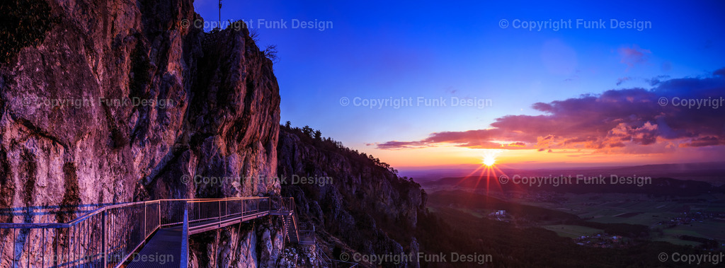 Ein traumhafter Morgen am Felsenpfad | Entdecken Sie faszinierende Landschaftsbilder aus aller Welt. Von majestätischen Bergen bis zu wunderschönen Seen´n, meine Galerie bietet einzigartige Wandbilder, die jeden Raum bereichern. 