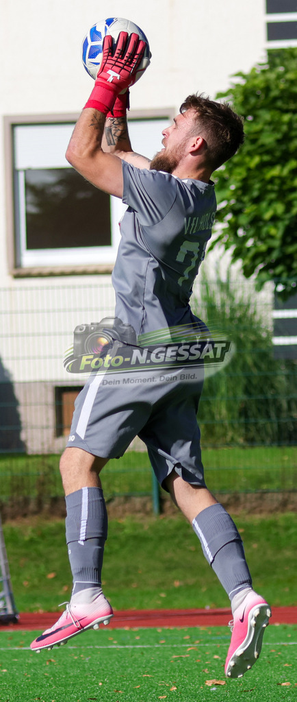 VfL Holsen - TV Elverdissen | Auf dem Bild zu sehen: schwarz VfL Holsen: (TW) Leon Quirin   VfL Holsen, TV Elverdissen, Saison 26/27, Kreisliga A, Holsen, Deutschland - Realisiert mit Pictrs.com