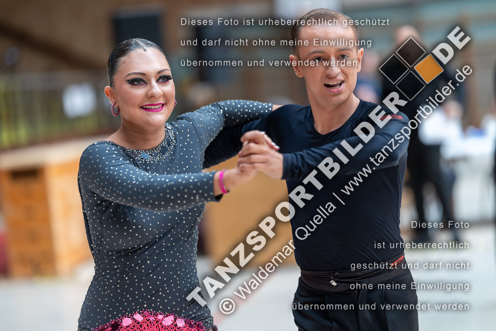 20240810-01698 | Hier finden Sie Tanz Bilder vom Latein und Standard Formationen tanzen. Sportbilder vom Tanzsport. Schöne Fotos und von Weltmeisterschaft, Europameisterschaft, Bundesliga, Regionalliga, Oberliga und Landesliga sowie von GOC Stuttgart, DanceComp, WM Bremen