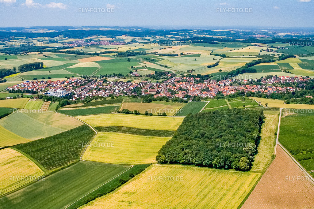 Ortsansicht von Osten | Luftbild: Ortsansicht von Osten im Ortsteil Menzingen in Kraichtal im Bundesland Baden-Württemberg in Deutschland. Foto: IMG_3274.jpg vom 01.07.2006 durch Werner Riehm/FLY-FOTO.de - Realisiert mit Pictrs.com