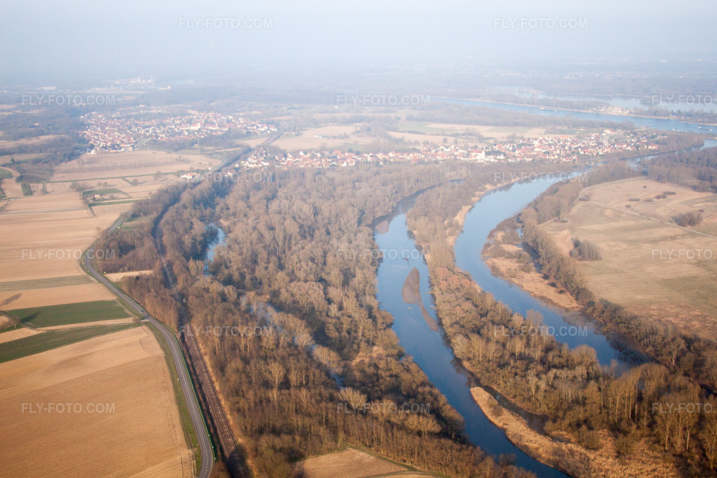 Aerial view: View of the town in Munchhausen in the state Bas-Rhin, France.Photo: IMG_62605.jpg taken on 03/07/2014 by Werner Riehm/FLY-FOTO.comResolution of the original: 4752 x 3168 px