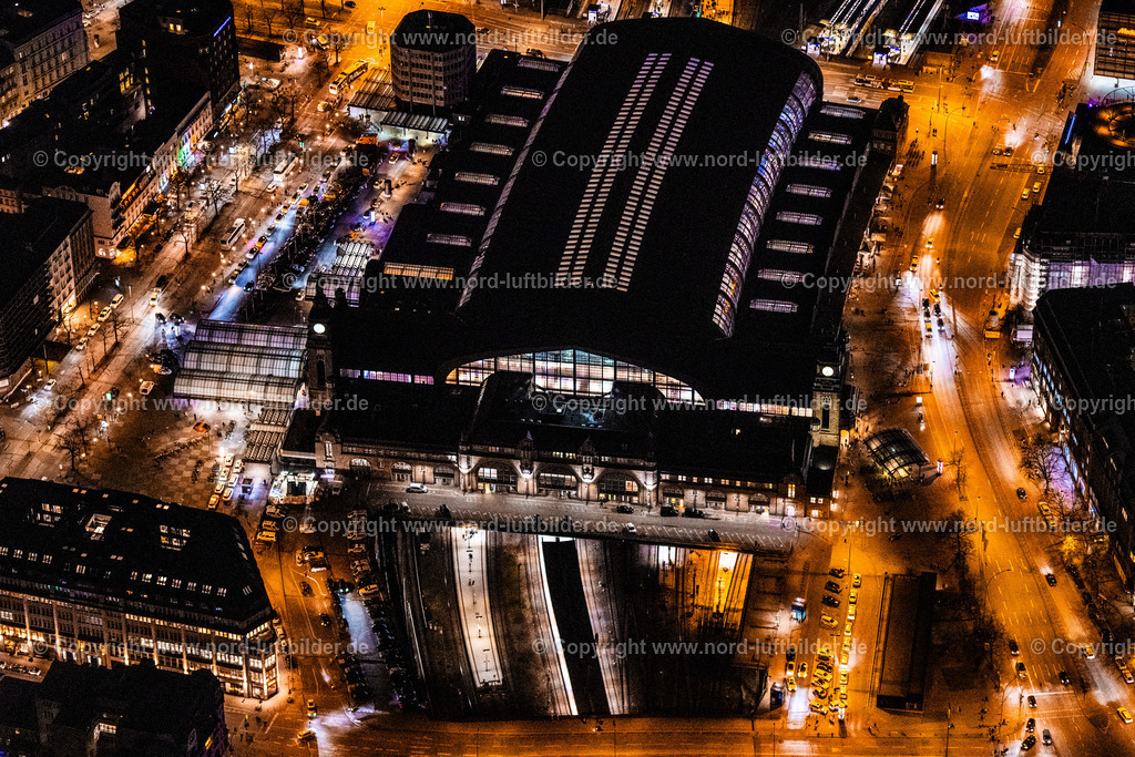 Hamburg_Hauptbahnhof_Nachtaufnahme_ELS_6723060325 | HAMBURG 06.03.2025 Nacht- Lichter und Beleuchtung Gleisverlauf und Gebäude des Hauptbahnhofes der Deutschen Bahn im Ortsteil Sankt Georgen in Hamburg, Deutschland. Weiterführende Informationen bei: CARLISLE Construction Materials GmbH,  DB InfraGO AG,  DB Regio AG,  DB Station & Service AG,  Deutsche Bahn AG,  HGI - HÜGIN GROUP INTERNATIONAL GMBH CO.KG,  IBN Ingenieurbüro Noack,  INGENIEURBÜRO DR. BINNEWIES Ingenieurgesellschaft mbH,  S-Bahn Hamburg GmbH. // Night lighting track progress and building of the main station of the railway in the district Sankt Georgen in Hamburg, Germany. Further information at: CARLISLE Construction Materials GmbH,  DB InfraGO AG,  DB Regio AG,  DB Station & Service AG,  Deutsche Bahn AG,  HGI - HUeGIN GROUP INTERNATIONAL GMBH CO.KG,  IBN Ingenieurbuero Noack,  INGENIEURBUeRO DR. BINNEWIES Ingenieurgesellschaft mbH,  S-Bahn Hamburg GmbH. Foto: Martin Elsen