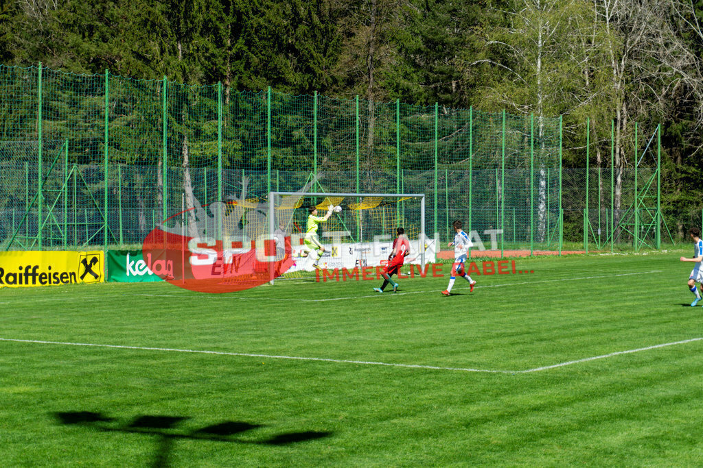 Portugal  U15 -Czech Republic U15 | Torszene, GABRIEL SILVA (Portugal #9) STEPAN BERAN (Czech Republic #2) TOBIAS KELLER (Czech Republic #1) ; Portugal  U15 -Czech Republic U15 am 29.04.2022 in Arnoldstein
(Sportplatz), AUSTRIA, (Photo by Ernst Krawagner sport-fan.at) - Realisiert mit Pictrs.com