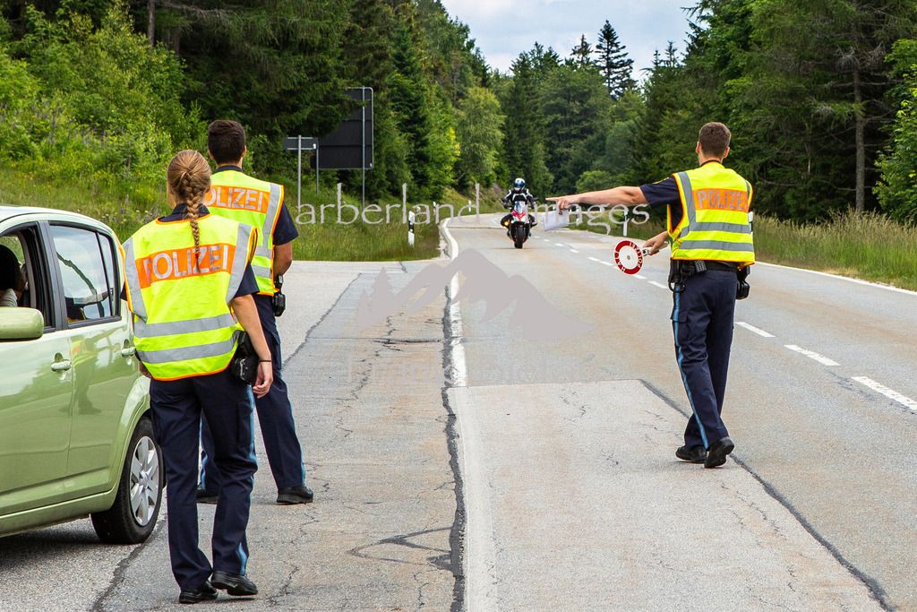 16062018-fb-0935 | Gemeisame Zusammenarbeit der Deutschen und Tschechischen Polizei bei Verkehrskontroole im Arbergebiet