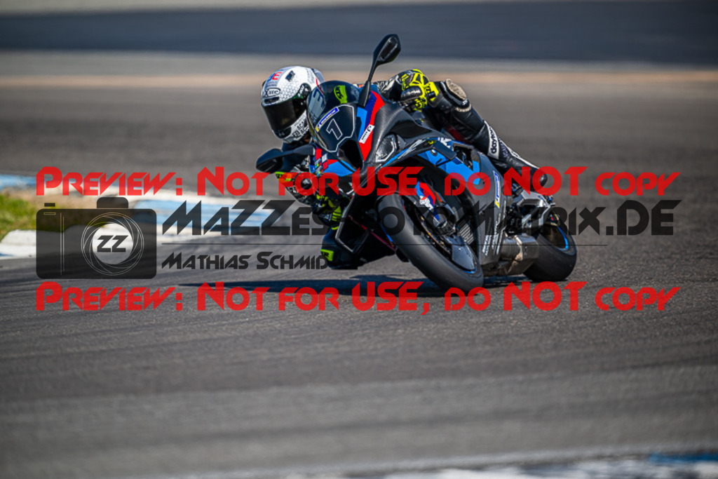 MaZZes_FotoMatrix_230410_9407 | WEISS