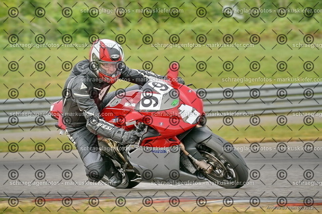 25bt05-0449 | markuskiefer.com - Realisiert mit Pictrs.com