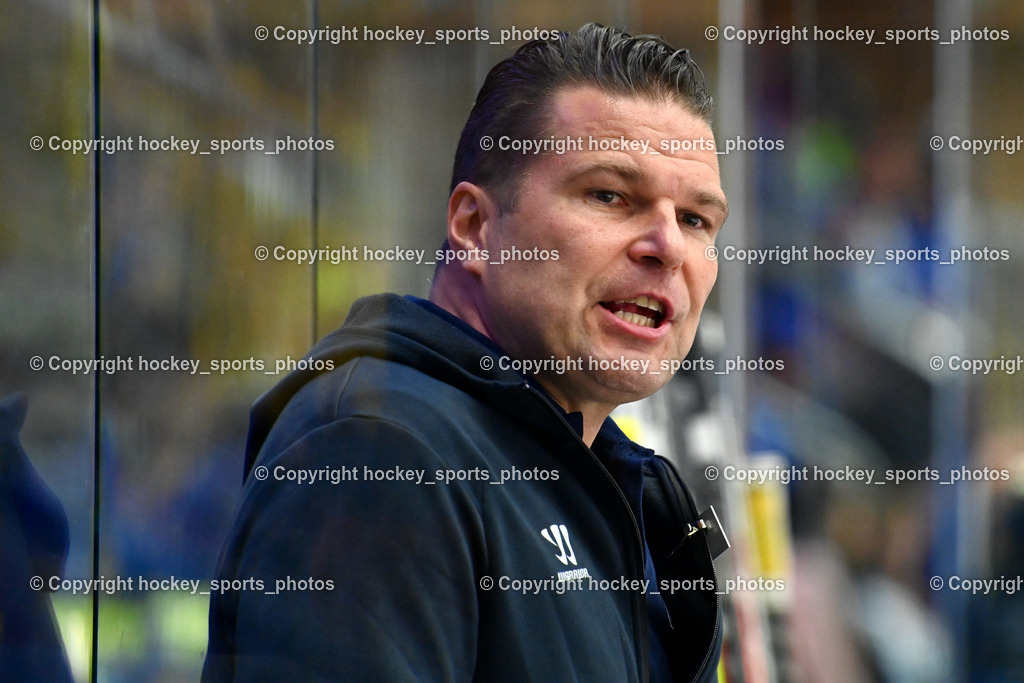 EC IDM Wärmepumpen VSV vs. HC Pustertal 8.10.2023 | Headcoach HC Pustertal VALTONEN Tomek, EC IDM Wärmepumpen VSV vs. HC Pustertal 8.10.2023, EC IDM Wärmepumpen VSV vs. HC Pustertal am 08.10.2023 in Villach (Stadthalle Villach), Austria, (Photo by Bernd Stefan)