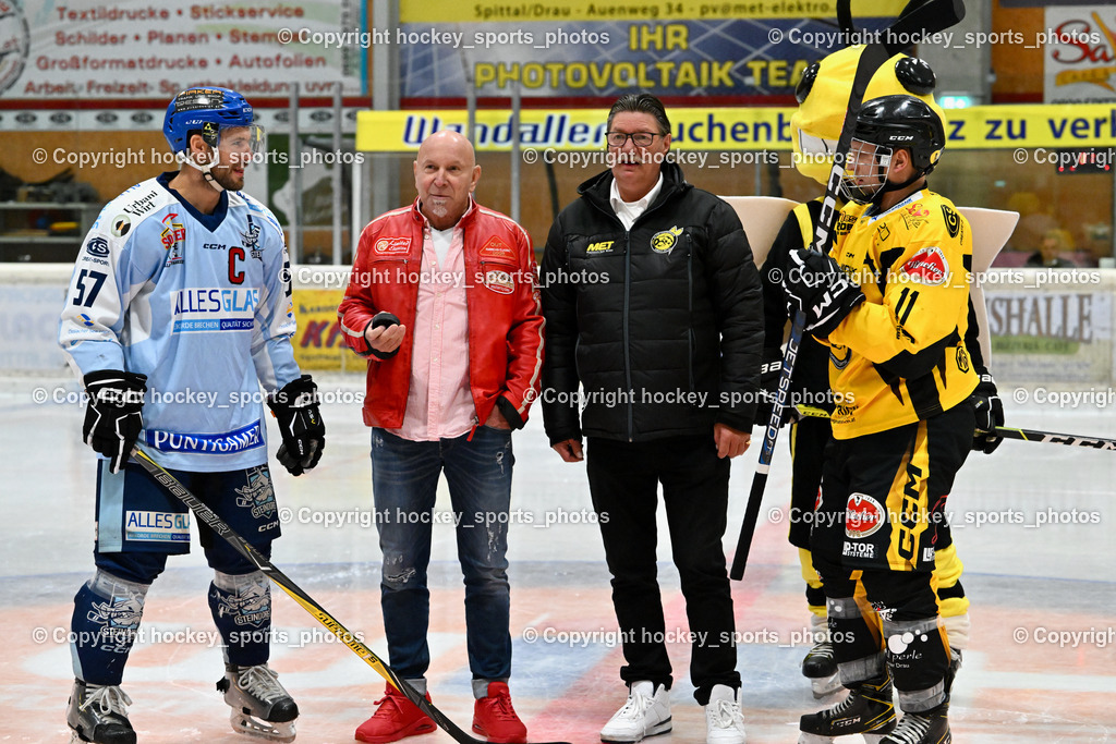EC Spittal Hornets vs. ESC Steindorf 28.10.2023 | #57 Wilfan Franz, Obmann EC Spittal Hornets Zauchner Ludwig, Maskottchen Spitti, #8 Komar Luca, Puck Spende, Ehren Puck Einwurf