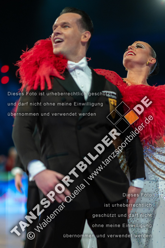 20251206-04635 | Hier finden Sie Tanz Bilder vom Latein und Standard Formationen tanzen. Sportbilder vom Tanzsport. Schöne Fotos und von Weltmeisterschaft, Europameisterschaft, Bundesliga, Regionalliga, Oberliga und Landesliga sowie von GOC Stuttgart, DanceComp, WM Bremen