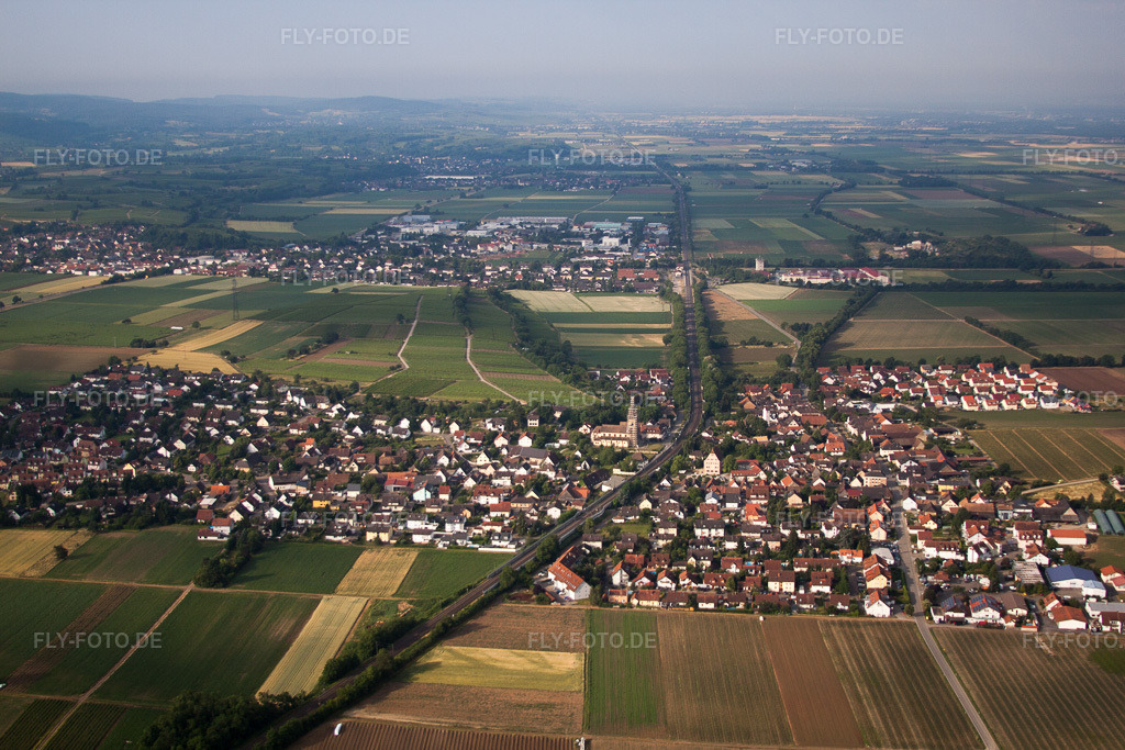 Luftbild: Ortsansicht der Straßen und Häuser der Wohngebiete in Eschbach im Bundesland Baden-Württemberg in Deutschland. Foto: IMG_68248.jpg vom 19.06.2014 durch Werner Riehm/FLY-FOTO.de
