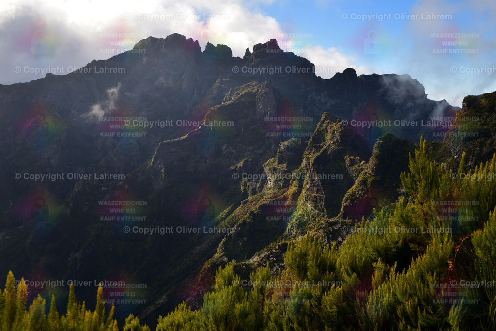Morgensonne in den Bergen Madeiras | Und Plötzlich haben sich die Wolken verzogen und die Sicht ist Frei auf die Berggipfel von Madeira