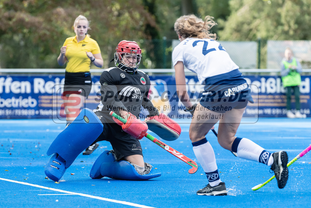 HK_20230923_104576 | 2. Bundesliga Damen Crefelder HTC - Hannover 78 am 23.9.2023 CHTC, Krefeld , Frederike Stegen ( Hannover 78 ) , Sonja Thüner Torfrau ( Crefelder HTc #1 )