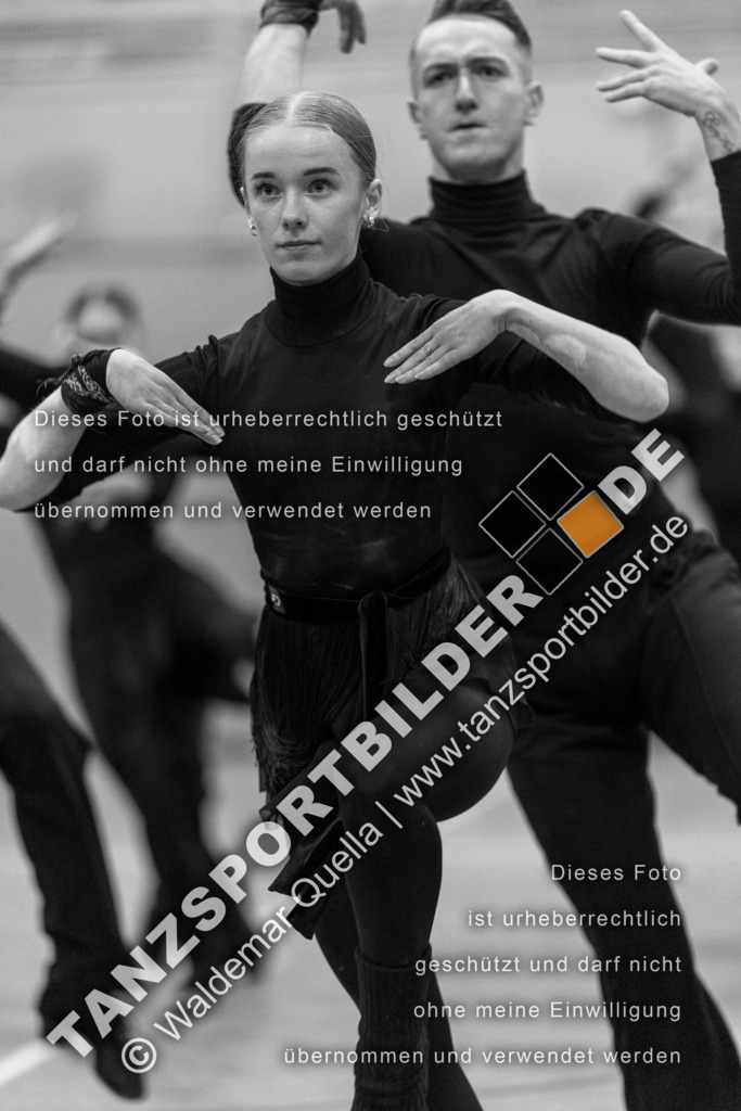 20231020-00655 | Hier finden Sie Tanz Bilder vom Latein und Standard Formationen tanzen. Sportbilder vom Tanzsport. Schöne Fotos und von Weltmeisterschaft, Europameisterschaft, Bundesliga, Regionalliga, Oberliga und Landesliga sowie von GOC Stuttgart, DanceComp, WM Bremen