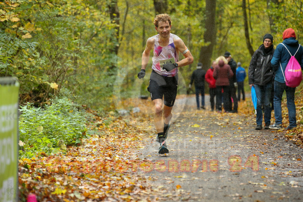 251026_1156_EX1_9783 | Sportfotografie im Rhein-Sieg Kreis, Köln, Bonn, NRW, Rheinland Pfalz, Hessen, etc. Unser Tätigkeitsfeld umfasst den Laufsport vom Volkslauf über den Marathon, Duathlon, Triathon bis zum Ultralauf wie Kölnpfad Ultra oder Schindertrail.