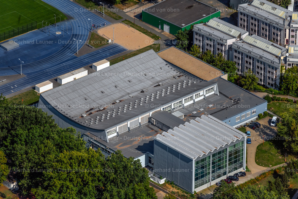 4041310 | LEIPZIG 15.09.2020 Schwimmhalle " Universitätsschwimmhalle Leipzig " am Luz-Long-Weg im Ortsteil Zentrum-West in Leipzig im Bundesland Sachsen, Deutschland. Weiterführende Informationen bei: Universität Leipzig. // Indoor swimming pool " Universitaetsschwimmhalle Leipzig " on the Luz-Long-Weg in the district Zentrum-West in Leipzig in the state Saxony, Germany. Further information at: Universitaet Leipzig. Foto: Gerhard Launer