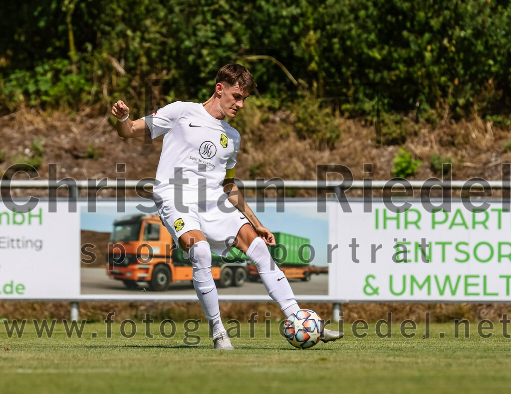 2023-07-22_089_FC_Eitting_gegen_FC_Moosinning | Eitting, Deutschland, 22.07.2023:
Fußball, Kreisliga 2023 / 2024, Testspiel, FC Eitting gegen FC Moosinning, Endergebnis: 0:4

Dennis Stauf (FC Moosinning, #15)

Foto: Christian Riedel / fotografie-riedel.net