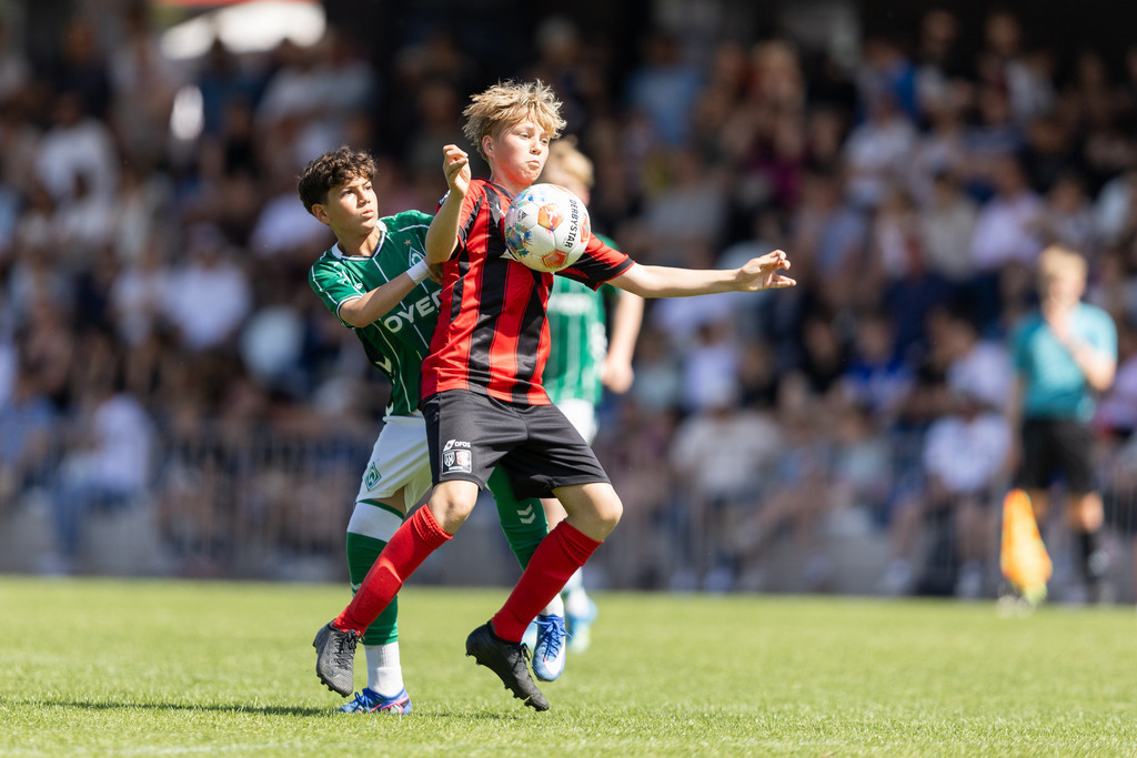 Fußball I Männer I 40. Pfingscup Hollage I 13157 | realhellocedii - Realisiert mit Pictrs.com