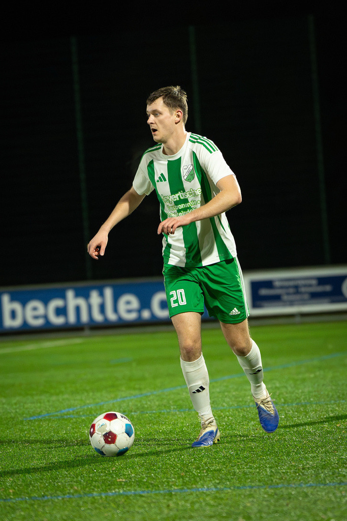 Fußball I Herren I Saison 2025-2026 I Freundschaftsspiel I TSV Grossenkneten - TuS Lutten I 0816 | Steffen Karns (20, TuS Lutten) - Realisiert mit Pictrs.com