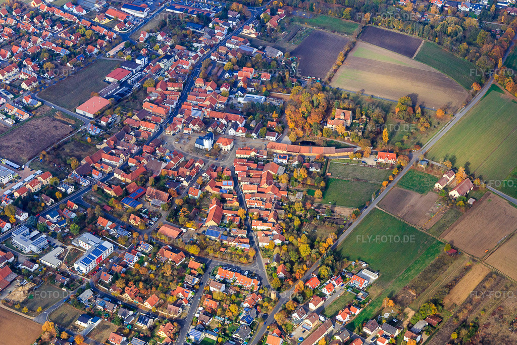 Luftbild: Kirchpl in Schwebheim im Bundesland Bayern in Deutschland. Foto: IMG_112496.jpg vom 03.11.2018 durch Werner Riehm/FLY-FOTO.de