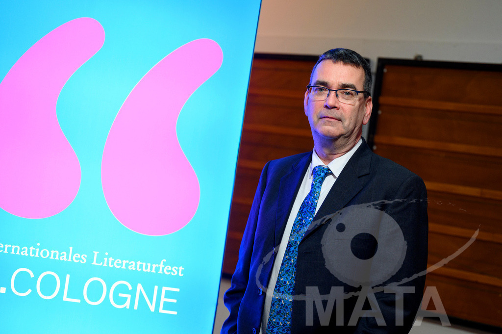 _DWA5515 | Mick Herron bei der lit.Cologne 2023 Veranstaltung 'Mick Herron erklärt die London Rules' im Ostermann-Saal. Köln, 08.03.2023 - Realisiert mit Pictrs.com