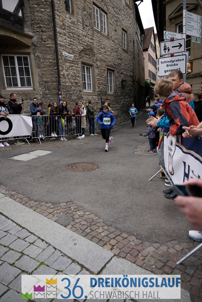 AOK Junior Cup 400m | 3Königslauf 2022 AOK Junior Cup 400m - Realisiert mit Pictrs.com