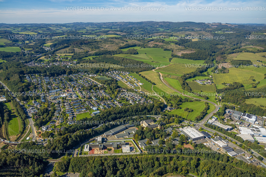 Attendorn230909244 | Luftbild, Justizvollzugsanstalt Attendorn, Kloster Ewig, Waldgebiet mit Fernsicht, Ortsansicht Neu-Listernohl, Attendorn, Sauerland, Nordrhein-Westfalen, Deutschland