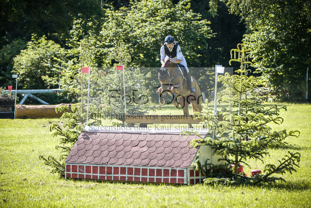DOS_6857 | Entdecke hochwertige Reitturnierfotos von Foto Oger. Professionell, emotional und authentisch – jetzt Lieblingsmomente im Shop bestellen.Deutschlandweite Turnierfotografie. - Realisiert mit Pictrs.com