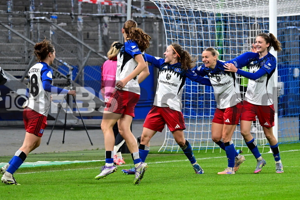 KBS Picture_HSV-Leverkusen_DFBpokal_Frauen_047 | HSV Frauen Torjubel zum 1:0 Torschuetze ist Hillebrand Sophie (HSV Frauen) ,Sportplatz :  Volksparkstadion, - Realisiert mit Pictrs.com