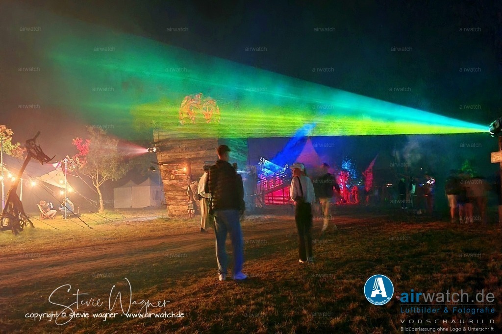 Bachblyten® Festival 2023 | Entdecken Sie atemberaubende Luftbilder und Fotografien auf airwatch.de - Tauchen Sie ein in eine Welt voller faszinierender Aufnahmen aus der Vogelperspektive.