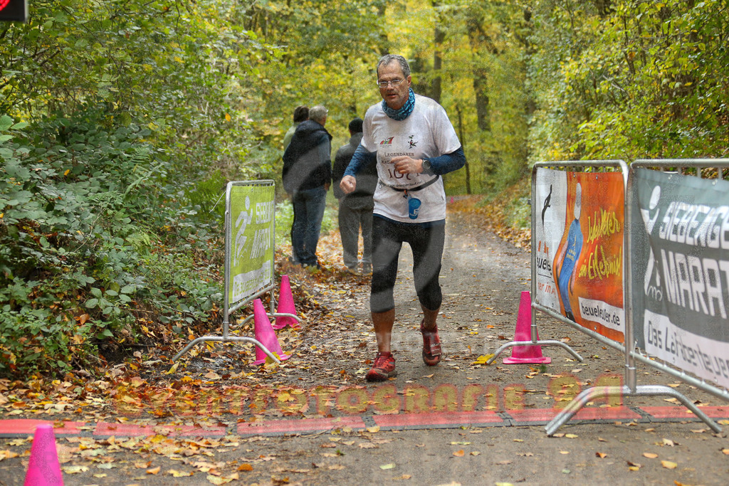 251026_1346_EX1_3957 | Sportfotografie im Rhein-Sieg Kreis, Köln, Bonn, NRW, Rheinland Pfalz, Hessen, etc. Unser Tätigkeitsfeld umfasst den Laufsport vom Volkslauf über den Marathon, Duathlon, Triathon bis zum Ultralauf wie Kölnpfad Ultra oder Schindertrail.
