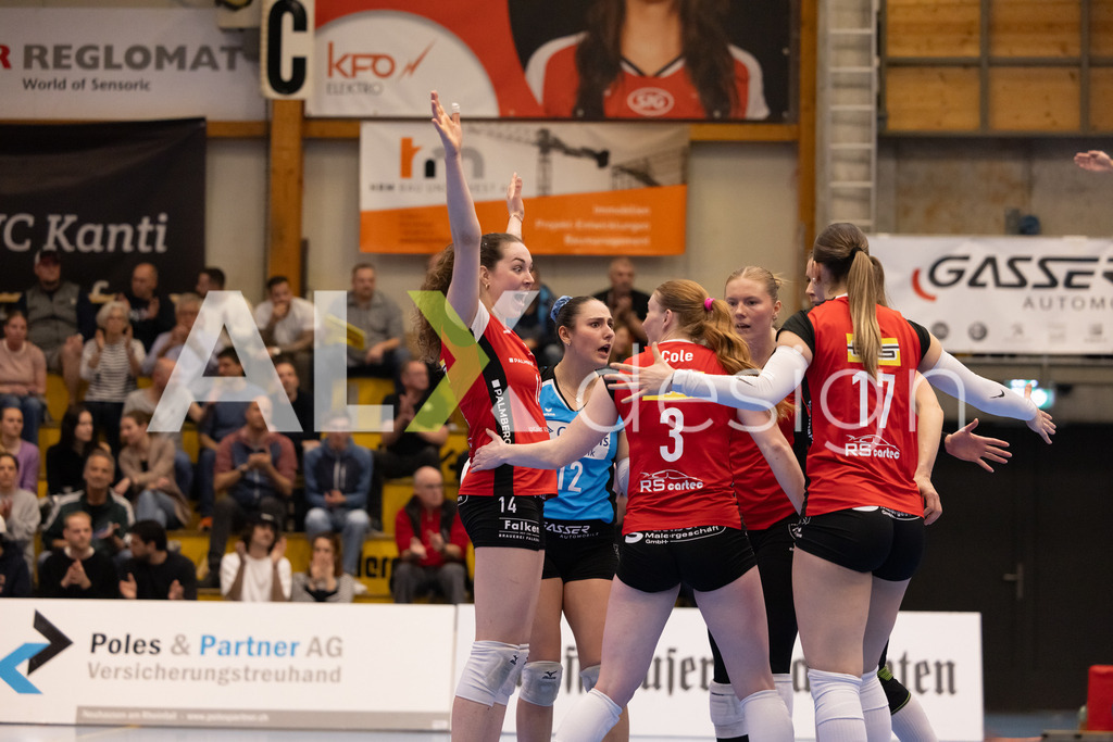 Volleyball I Frauen I Saison 2025-2026 I Volleyball NLA | Women I 1/2 Finals I  VC Kanti Schaffhausen - Sm'Aesch Pfeffingen I 18.03.2026 | VC Kanti Spielerinnenkreis - Realisiert mit Pictrs.com