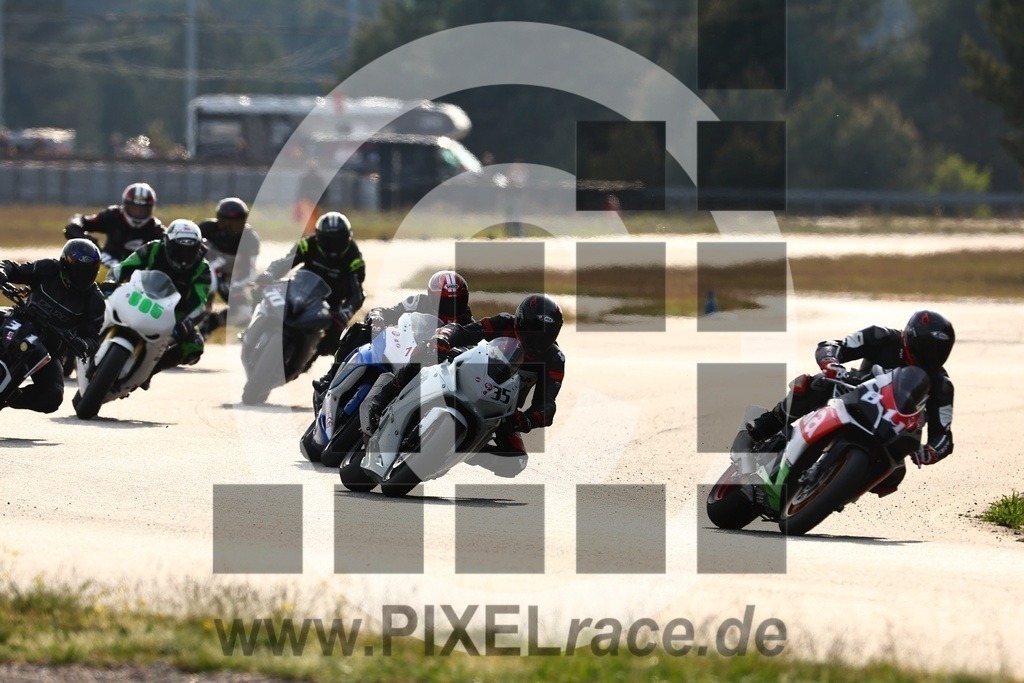 start-20240504_02736 | Schöne Erinnerungen an spannende Momente - das festzuhalten ist unser Job. PIXELrace.de ist seit 2003 auf den Rennstrecken Europas unterwegs um die Action draußen beim Fahren und die wunderbare Stimmung imm Fahrerlager für euch einzufangen.