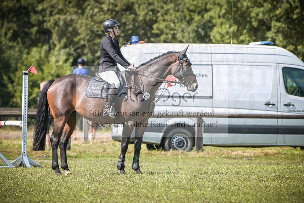 DOS_1057 | Entdecke hochwertige Reitturnierfotos von Foto Oger. Professionell, emotional und authentisch – jetzt Lieblingsmomente im Shop bestellen.Deutschlandweite Turnierfotografie. - Realisiert mit Pictrs.com