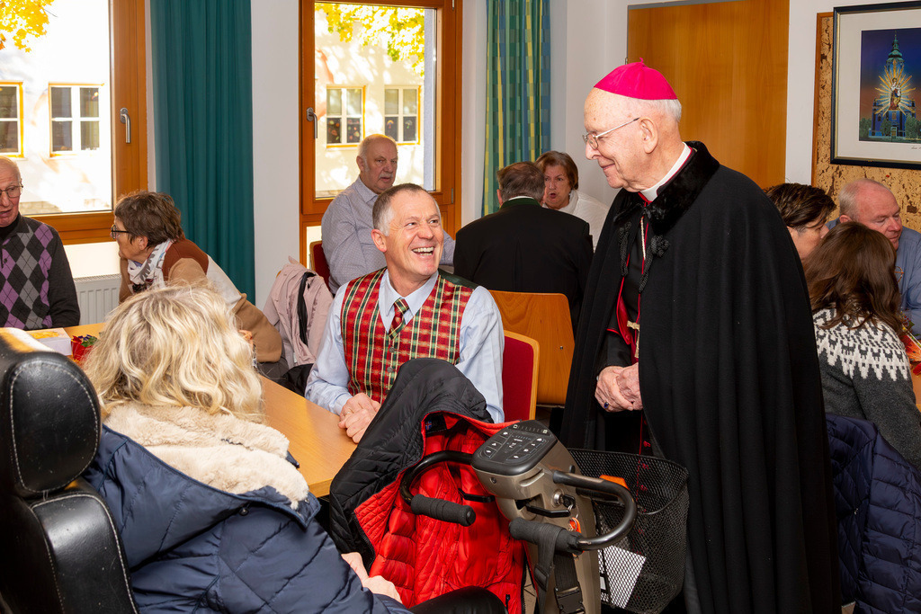 Festmesse-117 | Fotodoku der Festmesse anläßlich der Seligsprechung von Maria Theresia LEDOCHOWSKA 1975, zelebriert von Altbischof DDr. Klaus Küng und Pfarrer Mag. Zenon PAJAK in der Pfarrkirche Loosdorf. 