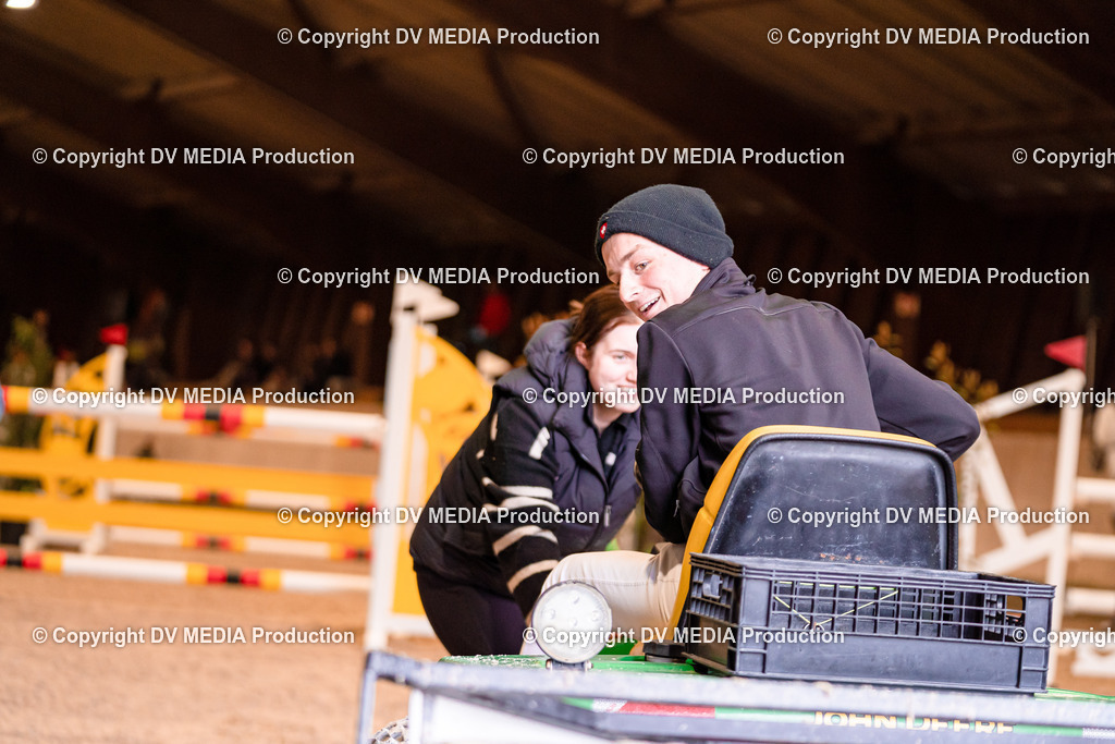 Springen Tag 1-735 | dv-media-shop - Realisiert mit Pictrs.com