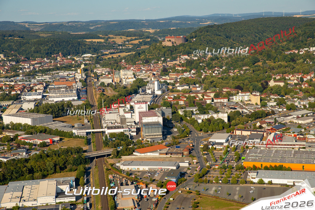 Das Luftbild zeigt : Lichtenfelser Straße Kulmbach - Die Luftaufnahme wurde 2023 vom UL-Flugzeug aus erstellt ( keine Drohne ) - Hochauflösende Luftaufnahme - Für grossformatige Ausdrucke geeignet. Die Geschenkidee !Mit Lizenz und Bildrechte bestellbar