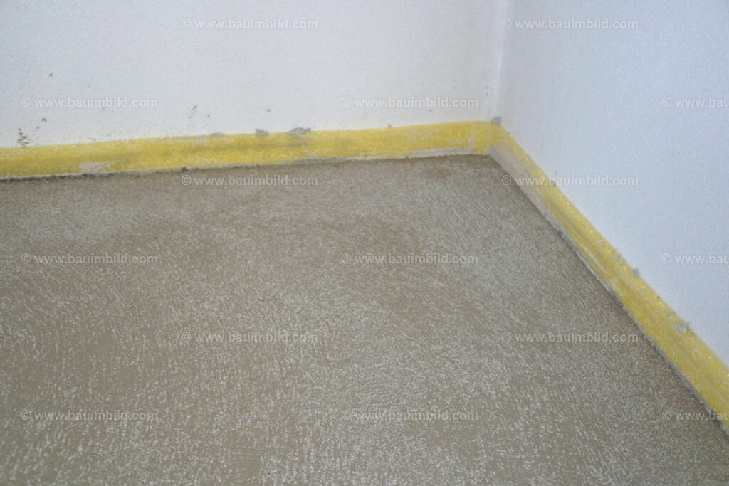 bib-lg19-fussbodenaufbau-0201 | Nach LV-Leistungsgruppen sortierte Detailfotos über den Bau eines Hauses. Alle Hausbau-Bilder direkt vom Urheber und Autor der Website Haus-Selber-Bauen.com