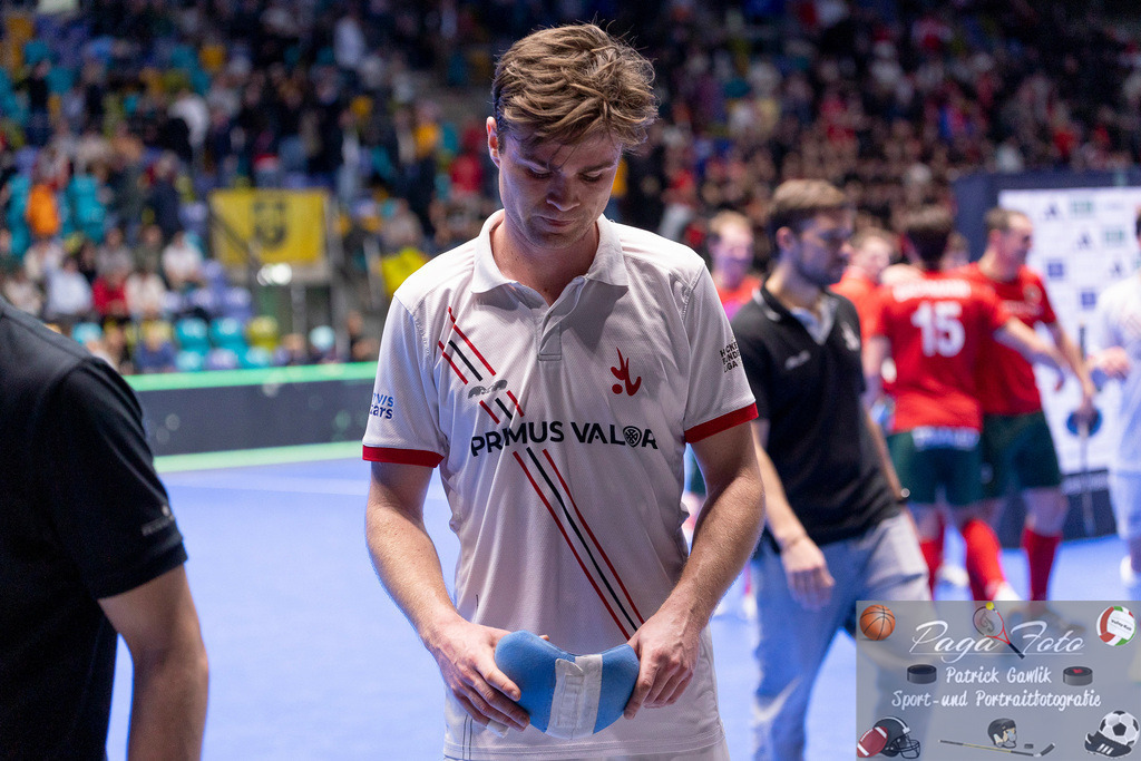 Volvo E.R.B. Final 4 Halbfinale Männer: TSV Mannheim Hockey - Crefelder HTC, 25.01.2025 | Marius Haber (TSV Mannheim #25) niedergeschlagen, traurig, lässt den Kopf hängen, TSV Mannheim Hockey - Crefelder HTC, Frankfurt, Süwag Arena, 25.1.2025 - Realisiert mit Pictrs.com