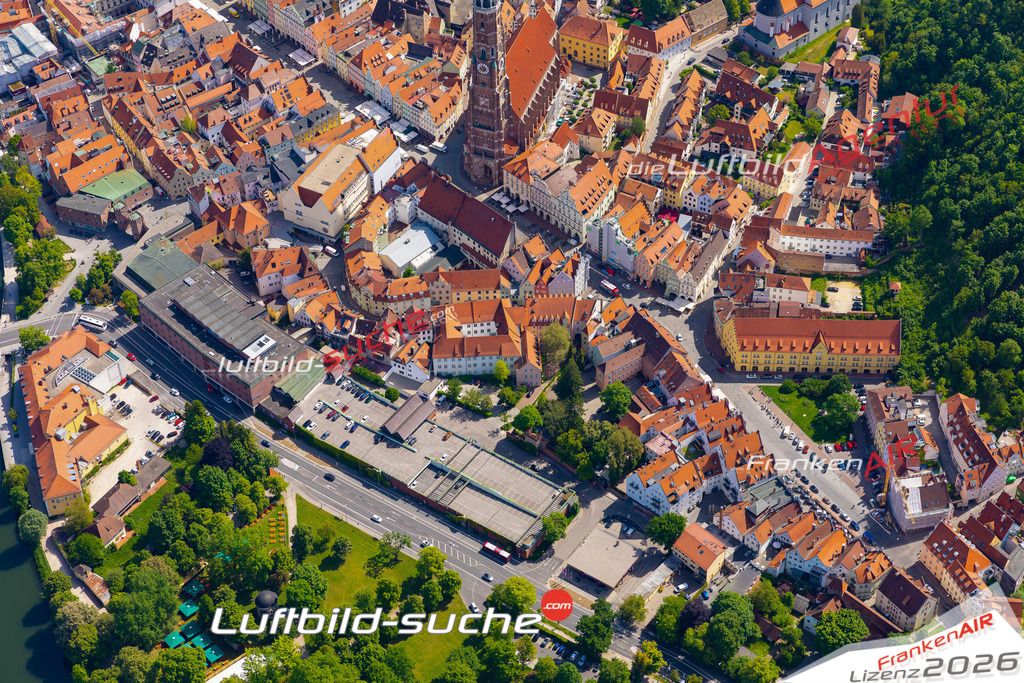 Die Luftaufnahme Altstadt - Landshut wurde 2021 mittels Flugzeug (keine Drohne) erstellt. Hohe Auflösung -für große Poster und Wandbilder geeignet!